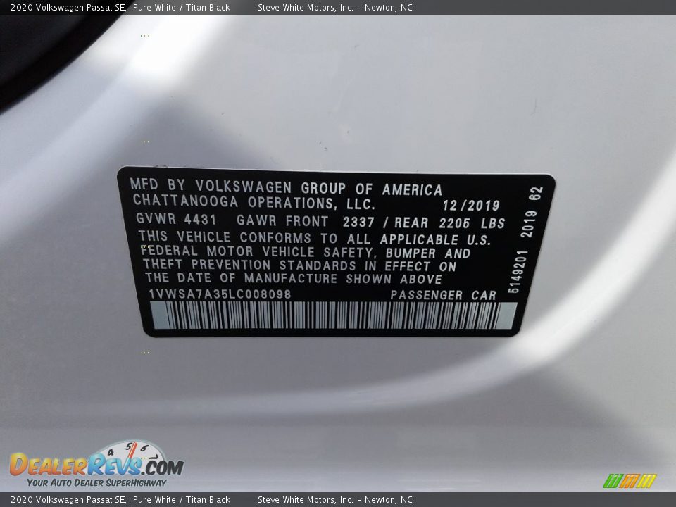 2020 Volkswagen Passat SE Pure White / Titan Black Photo #27