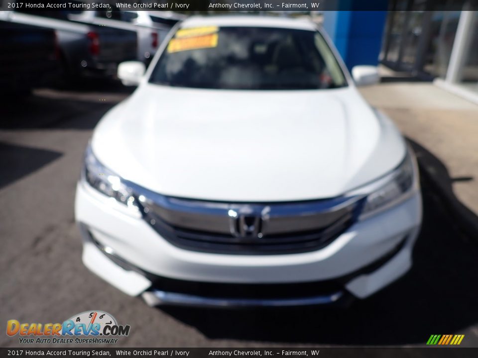 2017 Honda Accord Touring Sedan White Orchid Pearl / Ivory Photo #8