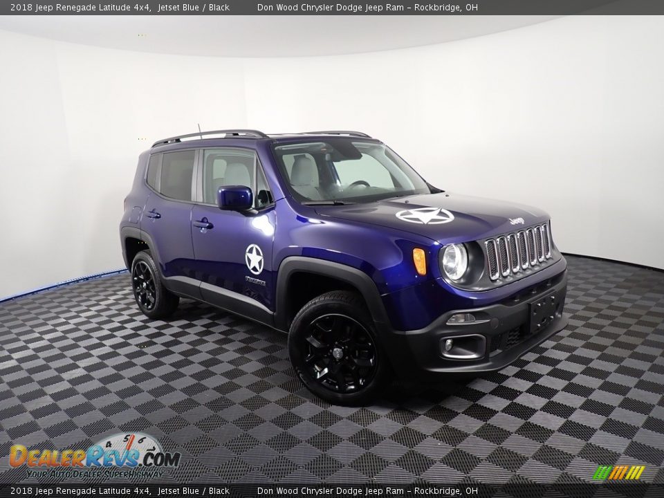 Front 3/4 View of 2018 Jeep Renegade Latitude 4x4 Photo #4