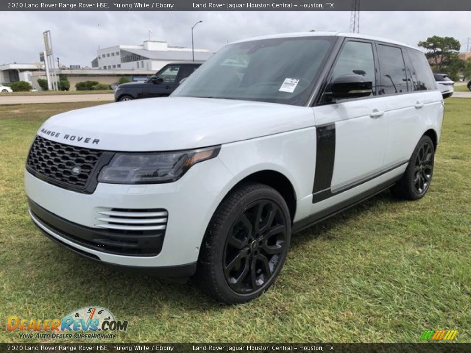 Front 3/4 View of 2020 Land Rover Range Rover HSE Photo #2