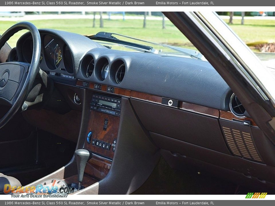 Dashboard of 1986 Mercedes-Benz SL Class 560 SL Roadster Photo #40