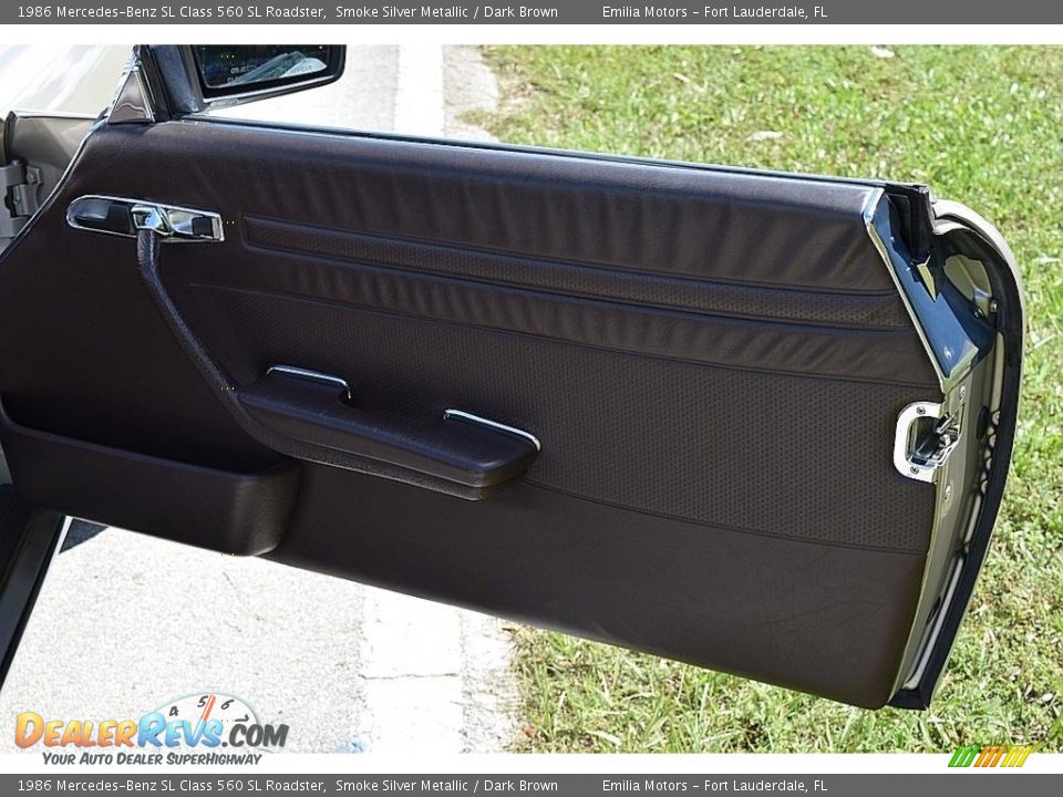 Door Panel of 1986 Mercedes-Benz SL Class 560 SL Roadster Photo #44