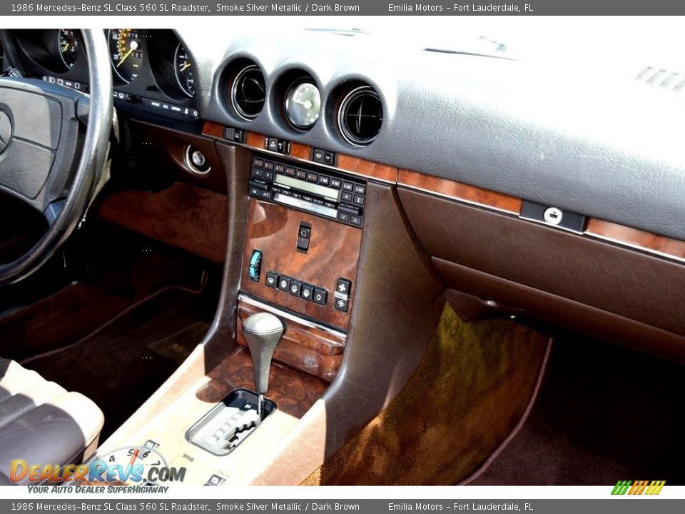 Dashboard of 1986 Mercedes-Benz SL Class 560 SL Roadster Photo #46