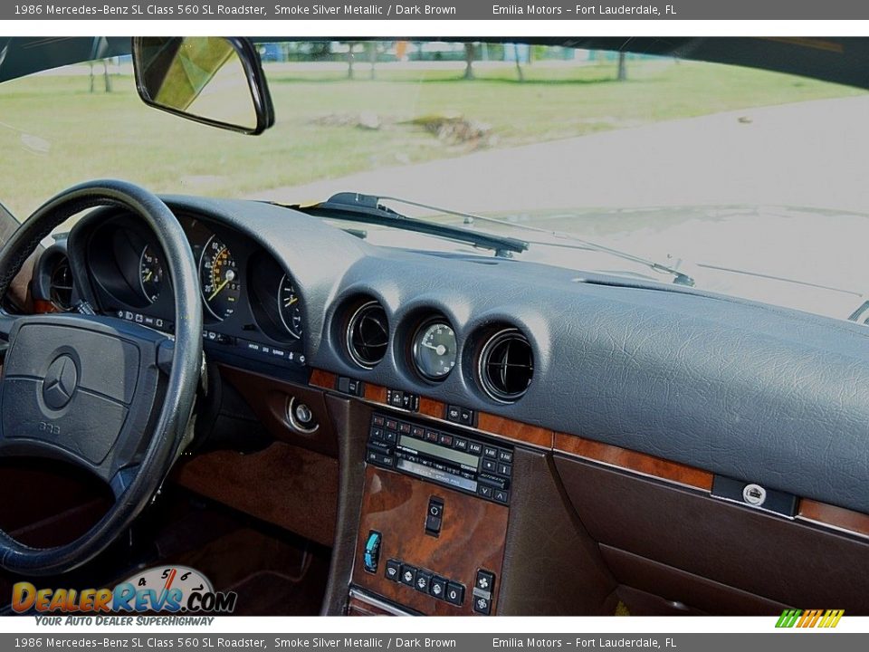 Dashboard of 1986 Mercedes-Benz SL Class 560 SL Roadster Photo #47