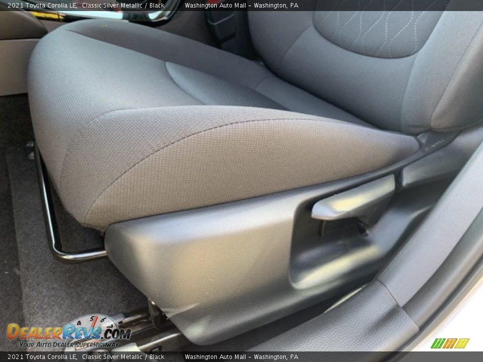 2021 Toyota Corolla LE Classic Silver Metallic / Black Photo #17