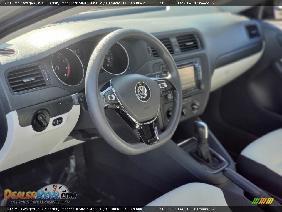 Front Seat of 2015 Volkswagen Jetta S Sedan Photo #32