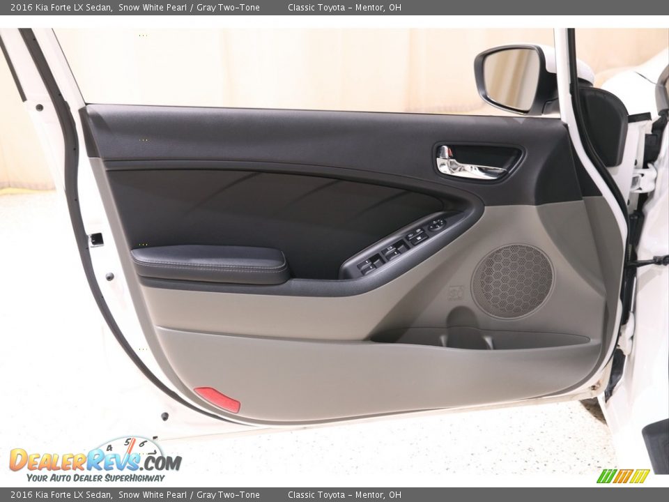 Door Panel of 2016 Kia Forte LX Sedan Photo #4