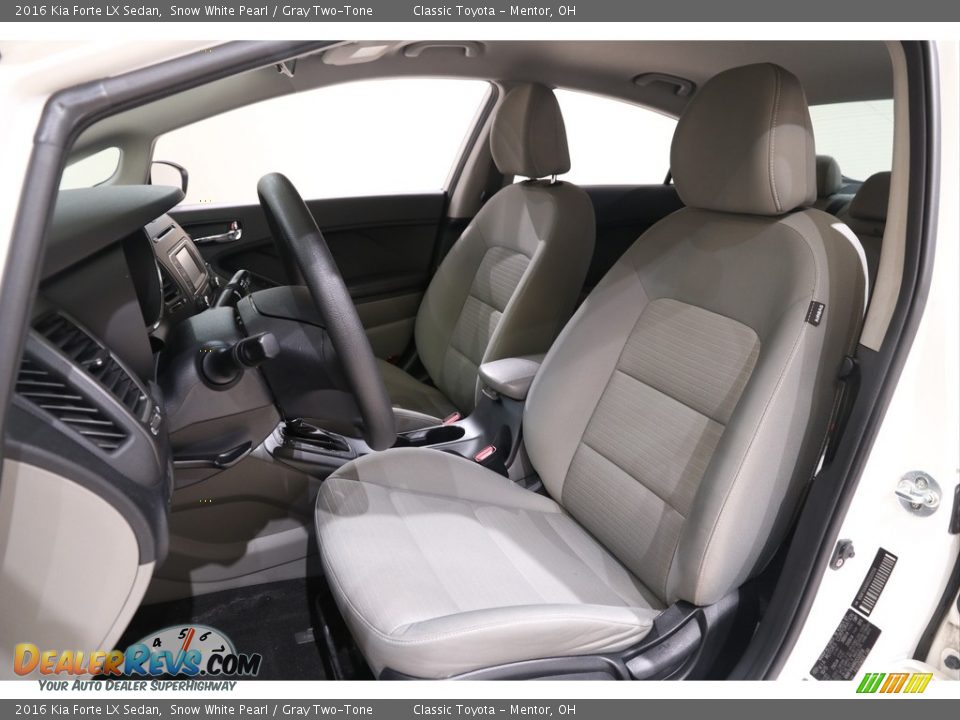 Front Seat of 2016 Kia Forte LX Sedan Photo #7