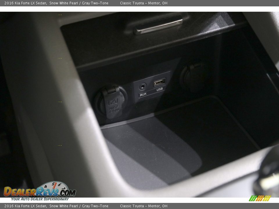 2016 Kia Forte LX Sedan Snow White Pearl / Gray Two-Tone Photo #16