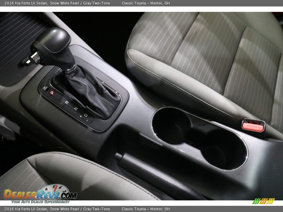 2016 Kia Forte LX Sedan Shifter Photo #17