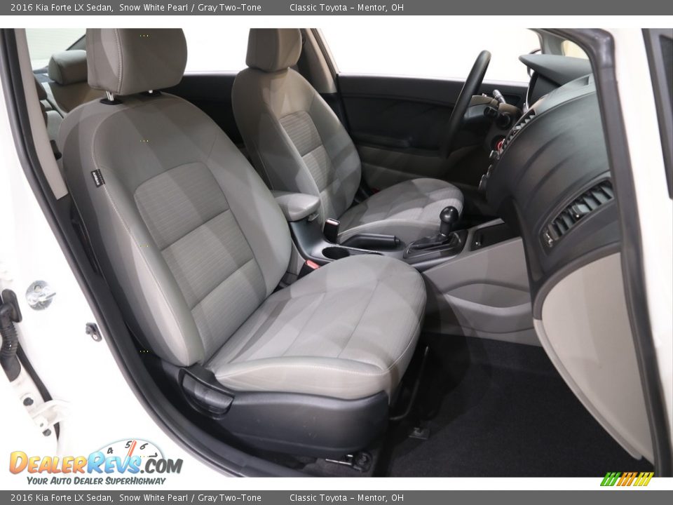 Front Seat of 2016 Kia Forte LX Sedan Photo #18