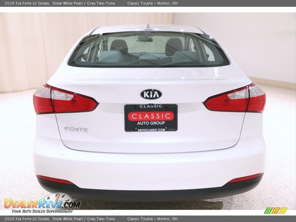 2016 Kia Forte LX Sedan Snow White Pearl / Gray Two-Tone Photo #21