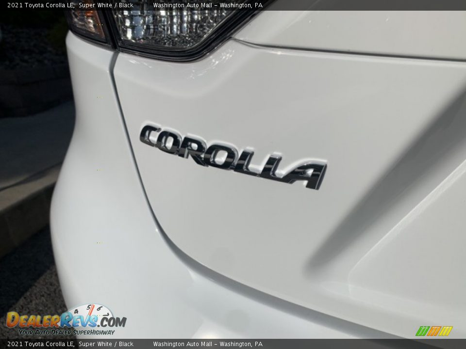 2021 Toyota Corolla LE Super White / Black Photo #24