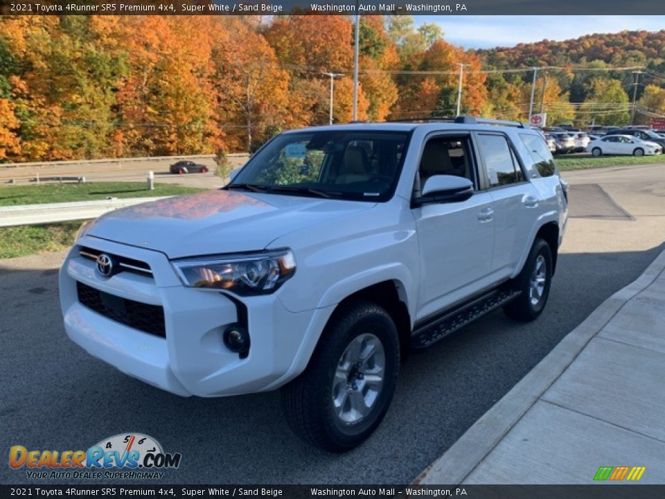 Front 3/4 View of 2021 Toyota 4Runner SR5 Premium 4x4 Photo #31