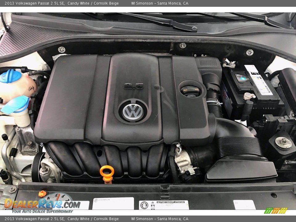 2013 Volkswagen Passat 2.5L SE Candy White / Cornsilk Beige Photo #9