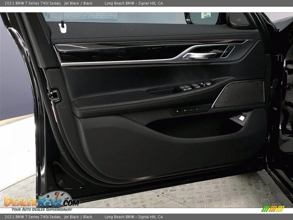 Door Panel of 2021 BMW 7 Series 740i Sedan Photo #13