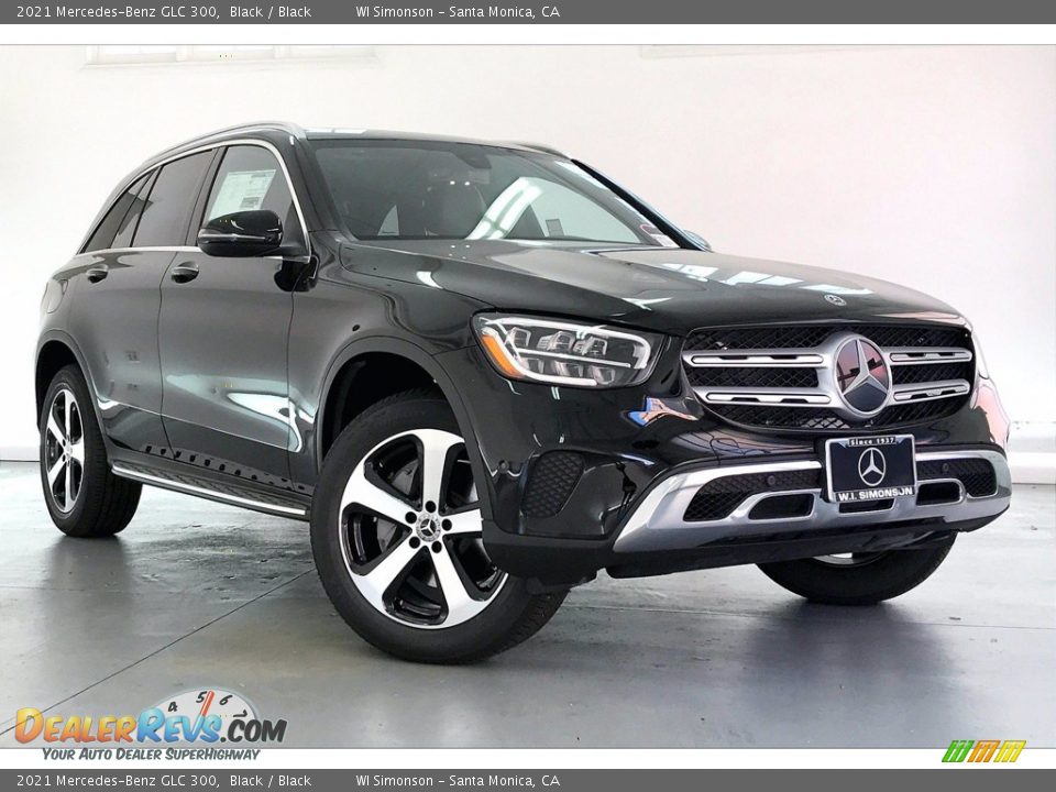 Front 3/4 View of 2021 Mercedes-Benz GLC 300 Photo #12