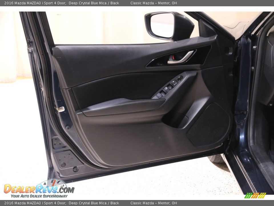 Door Panel of 2016 Mazda MAZDA3 i Sport 4 Door Photo #4