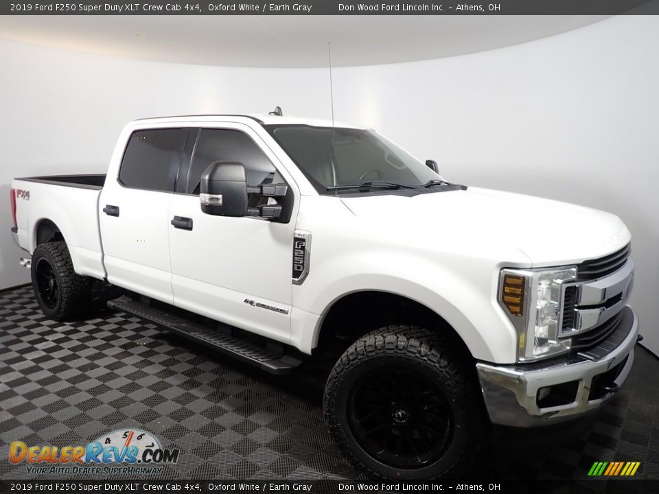 2019 Ford F250 Super Duty XLT Crew Cab 4x4 Oxford White / Earth Gray Photo #2