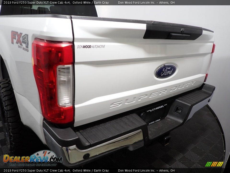 2019 Ford F250 Super Duty XLT Crew Cab 4x4 Oxford White / Earth Gray Photo #11