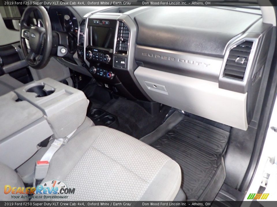 2019 Ford F250 Super Duty XLT Crew Cab 4x4 Oxford White / Earth Gray Photo #24