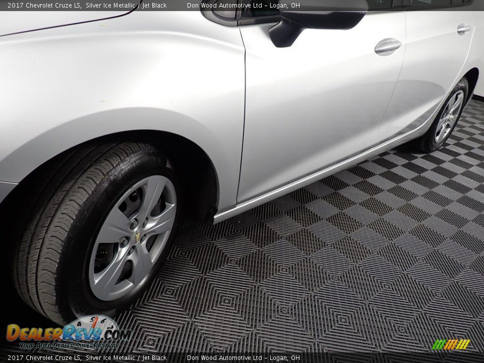 2017 Chevrolet Cruze LS Silver Ice Metallic / Jet Black Photo #8
