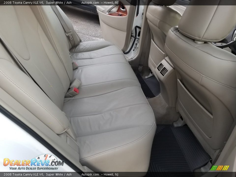 2008 Toyota Camry XLE V6 Super White / Ash Photo #15