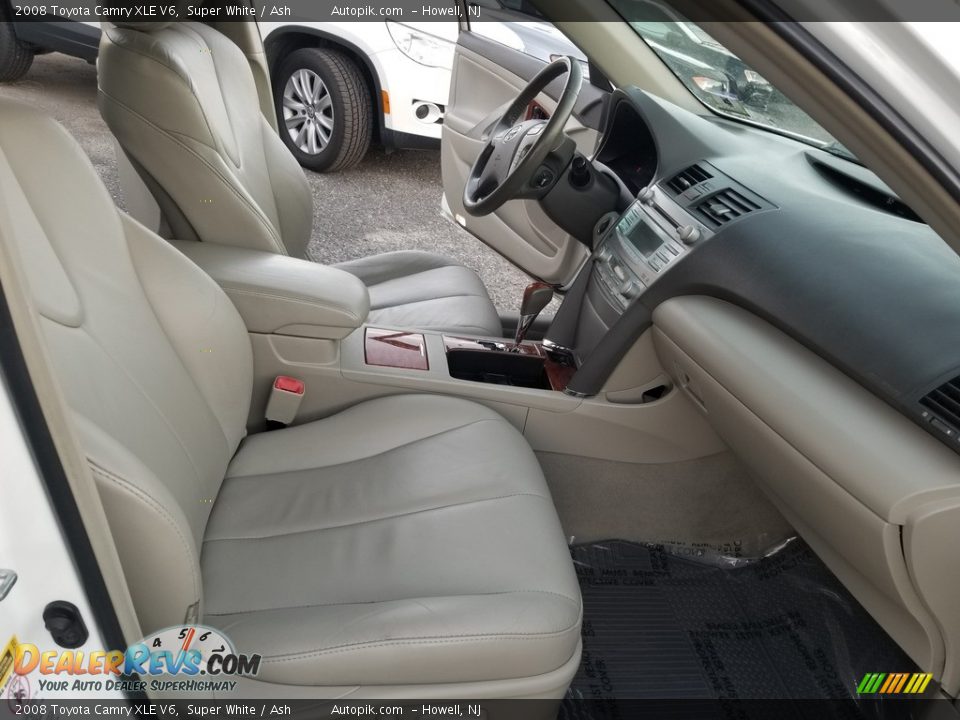 2008 Toyota Camry XLE V6 Super White / Ash Photo #16