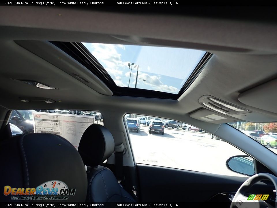 2020 Kia Niro Touring Hybrid Snow White Pearl / Charcoal Photo #13