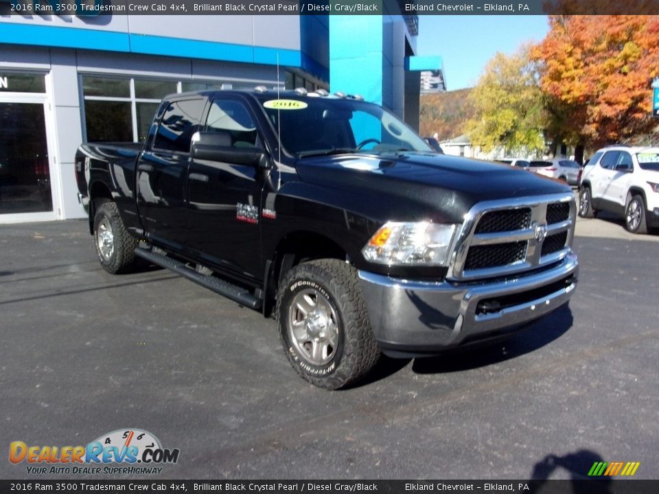 Front 3/4 View of 2016 Ram 3500 Tradesman Crew Cab 4x4 Photo #20