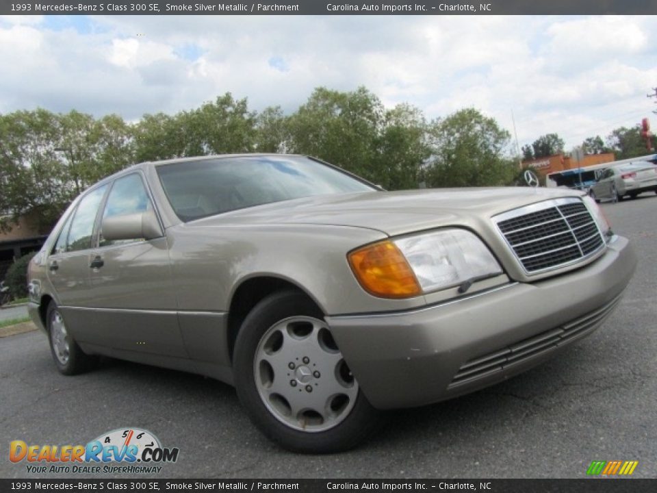 Front 3/4 View of 1993 Mercedes-Benz S Class 300 SE Photo #1