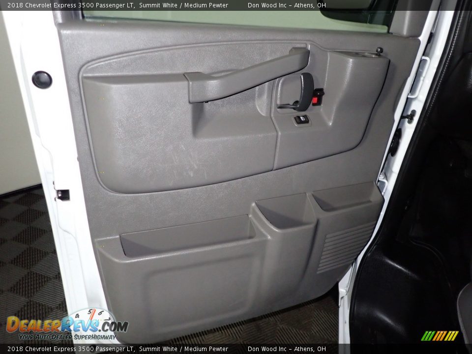 Door Panel of 2018 Chevrolet Express 3500 Passenger LT Photo #15