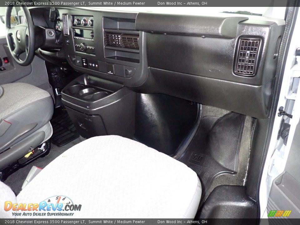 Dashboard of 2018 Chevrolet Express 3500 Passenger LT Photo #23