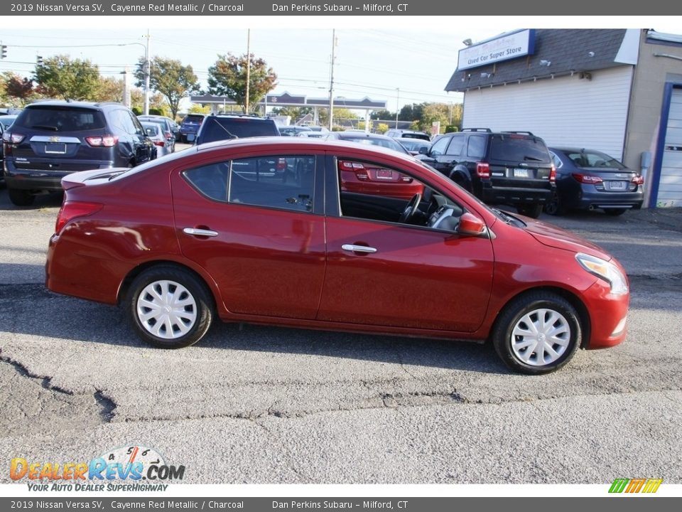 2019 Nissan Versa SV Cayenne Red Metallic / Charcoal Photo #4