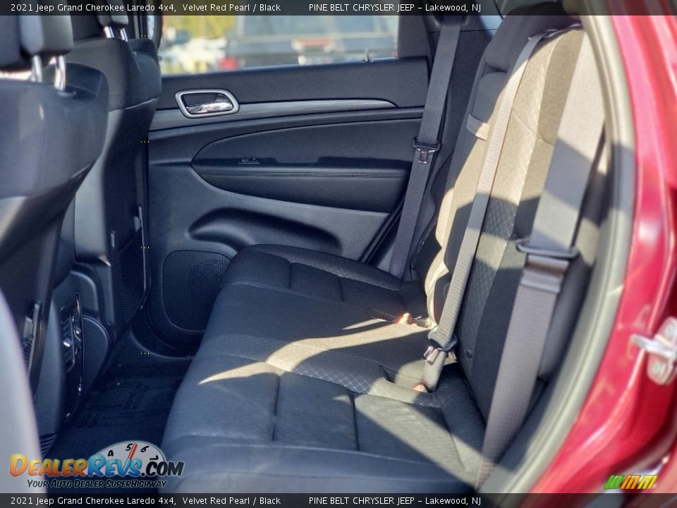 2021 Jeep Grand Cherokee Laredo 4x4 Velvet Red Pearl / Black Photo #7
