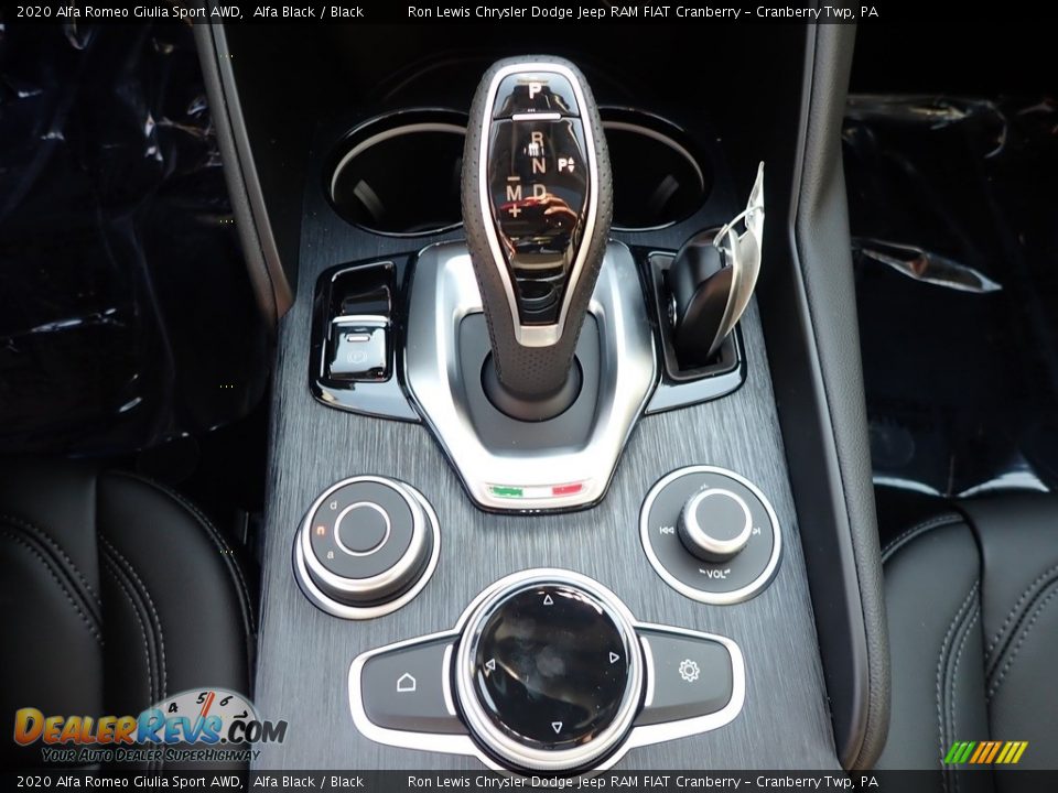 2020 Alfa Romeo Giulia Sport AWD Shifter Photo #17