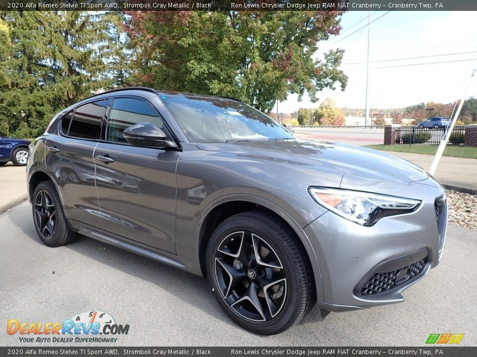 Front 3/4 View of 2020 Alfa Romeo Stelvio TI Sport AWD Photo #3