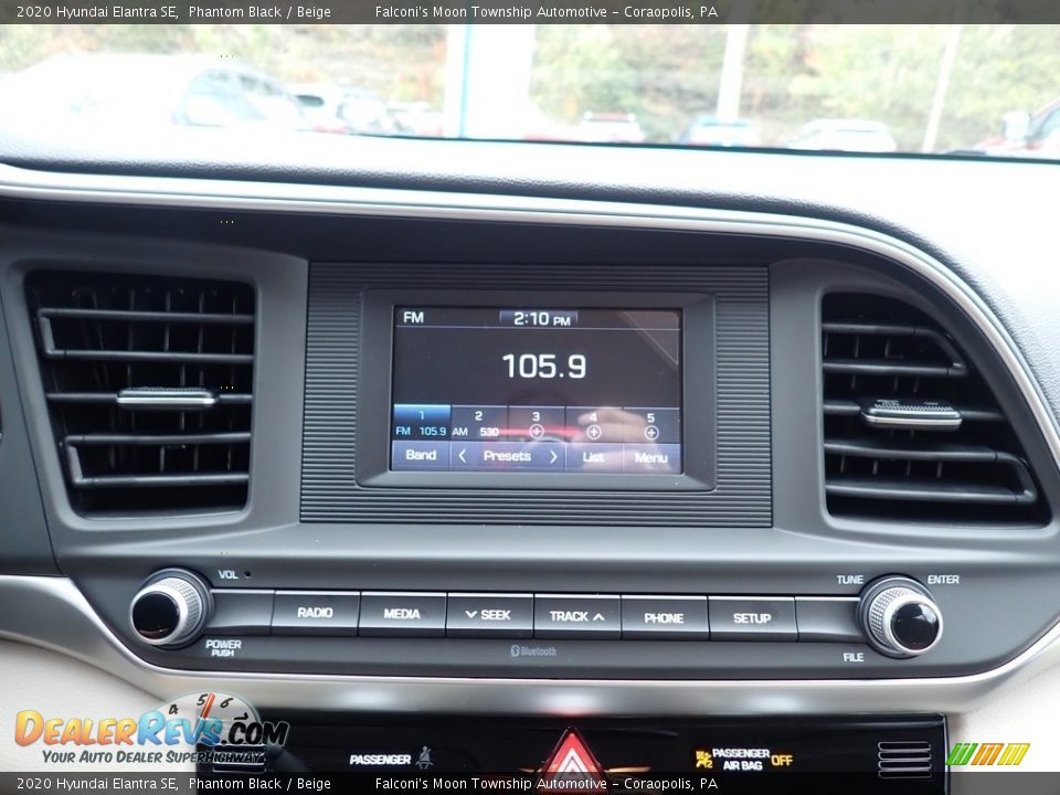 Controls of 2020 Hyundai Elantra SE Photo #14
