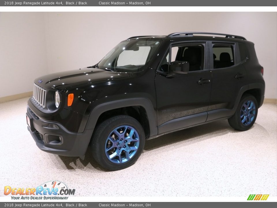 Front 3/4 View of 2018 Jeep Renegade Latitude 4x4 Photo #3