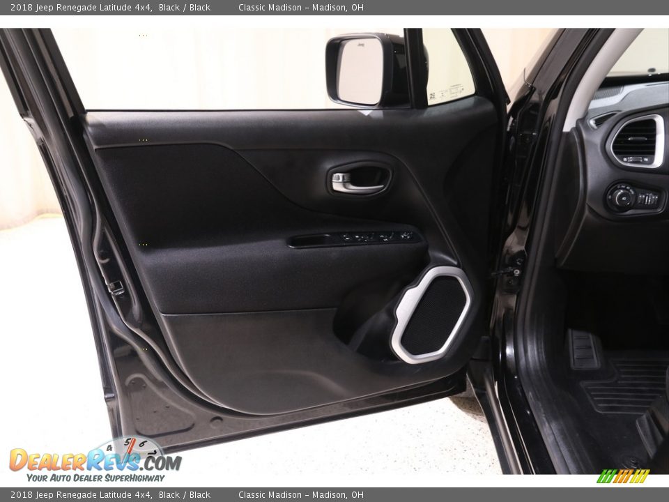 2018 Jeep Renegade Latitude 4x4 Black / Black Photo #4