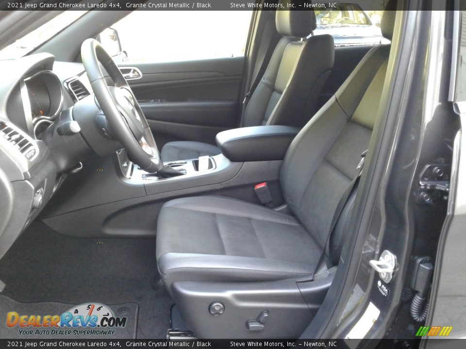 Front Seat of 2021 Jeep Grand Cherokee Laredo 4x4 Photo #10