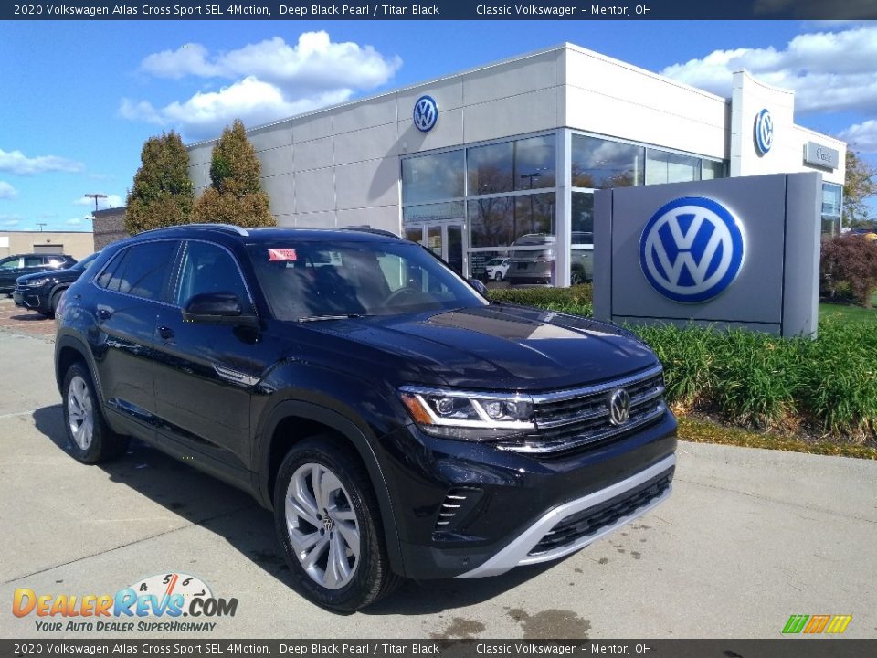 Front 3/4 View of 2020 Volkswagen Atlas Cross Sport SEL 4Motion Photo #1