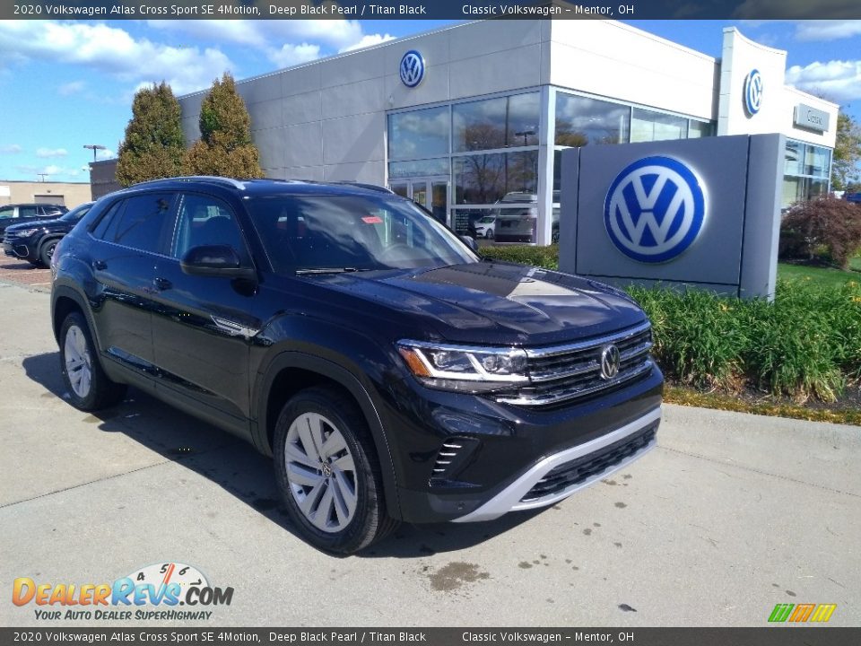 Front 3/4 View of 2020 Volkswagen Atlas Cross Sport SE 4Motion Photo #1