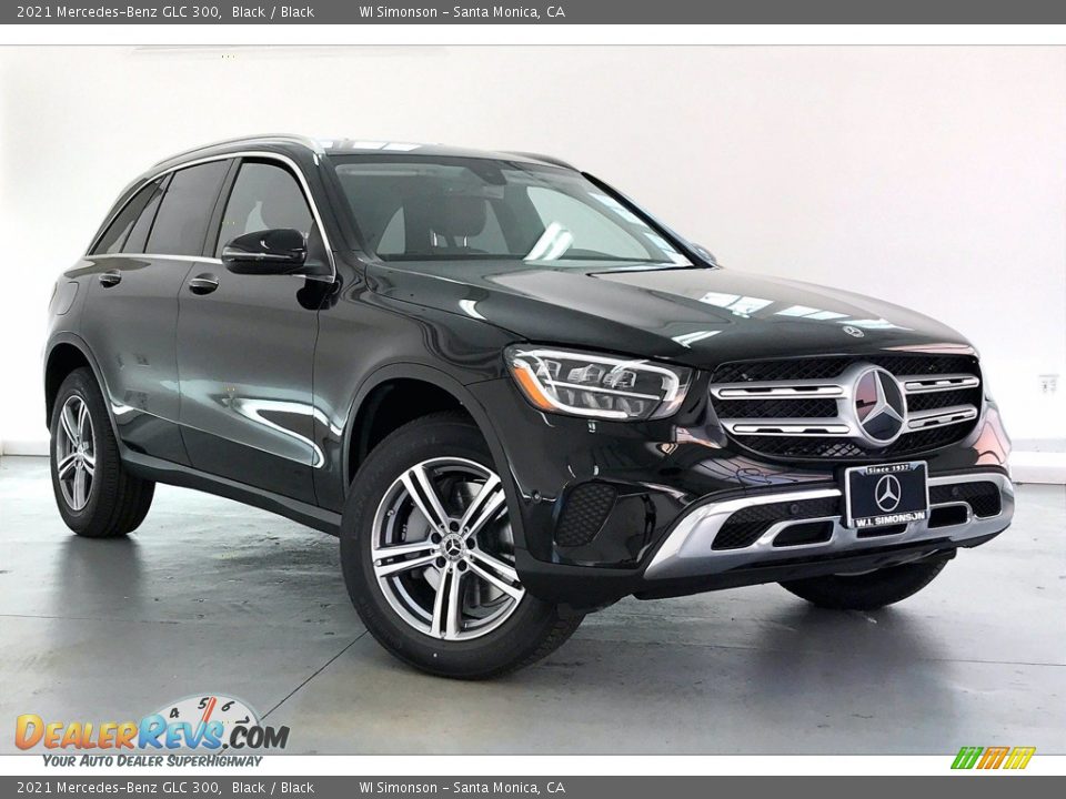 Front 3/4 View of 2021 Mercedes-Benz GLC 300 Photo #12