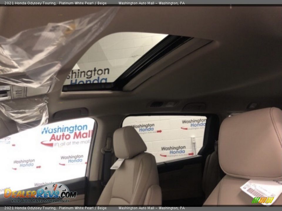 2021 Honda Odyssey Touring Platinum White Pearl / Beige Photo #7