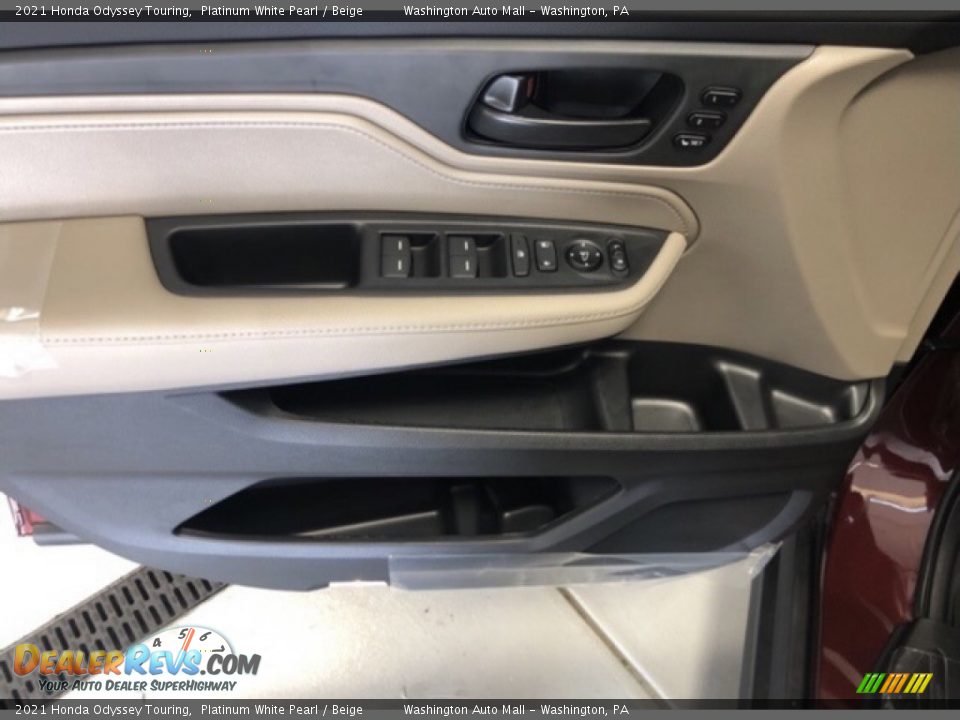 2021 Honda Odyssey Touring Platinum White Pearl / Beige Photo #16
