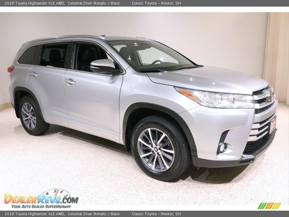 Front 3/4 View of 2018 Toyota Highlander XLE AWD Photo #1