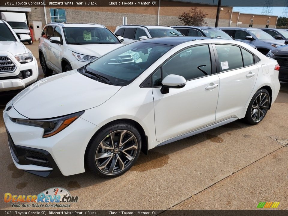 Front 3/4 View of 2021 Toyota Corolla SE Photo #1