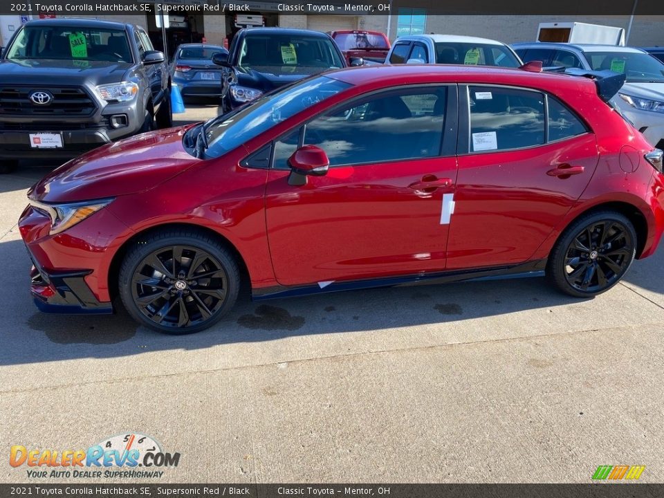 2021 Toyota Corolla Hatchback SE Supersonic Red / Black Photo #1