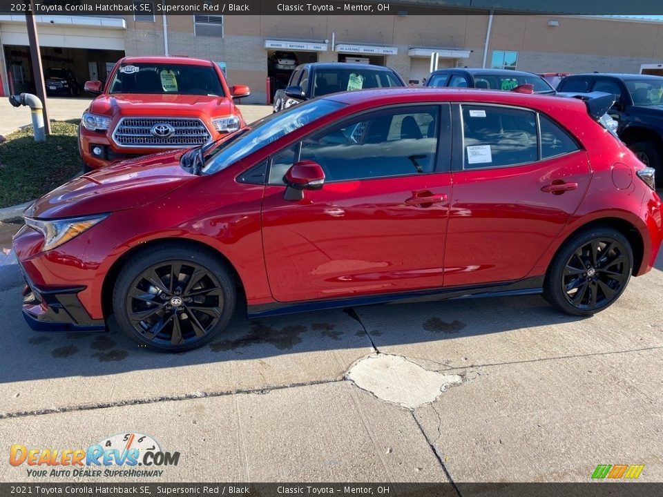 2021 Toyota Corolla Hatchback SE Supersonic Red / Black Photo #1